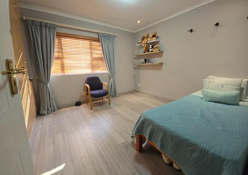 To Let 5 Bedroom Property for Rent in Goedehoop Western Cape